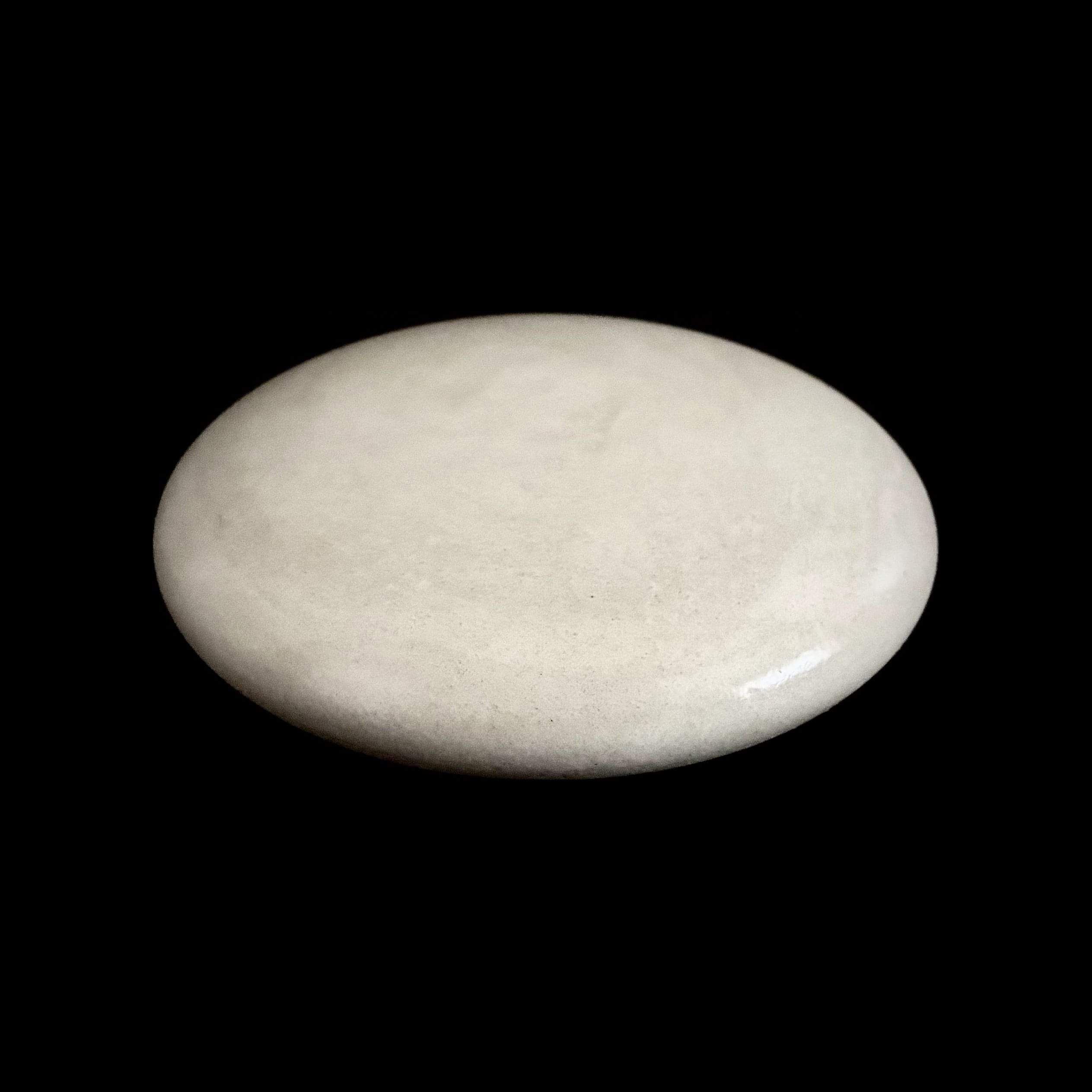 Largest flat pebble, low profile