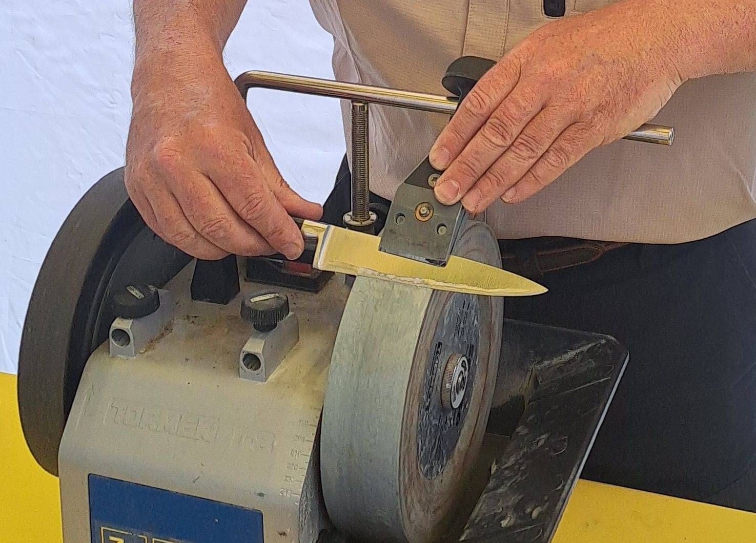Sharpening a knife on the Tormex wheel